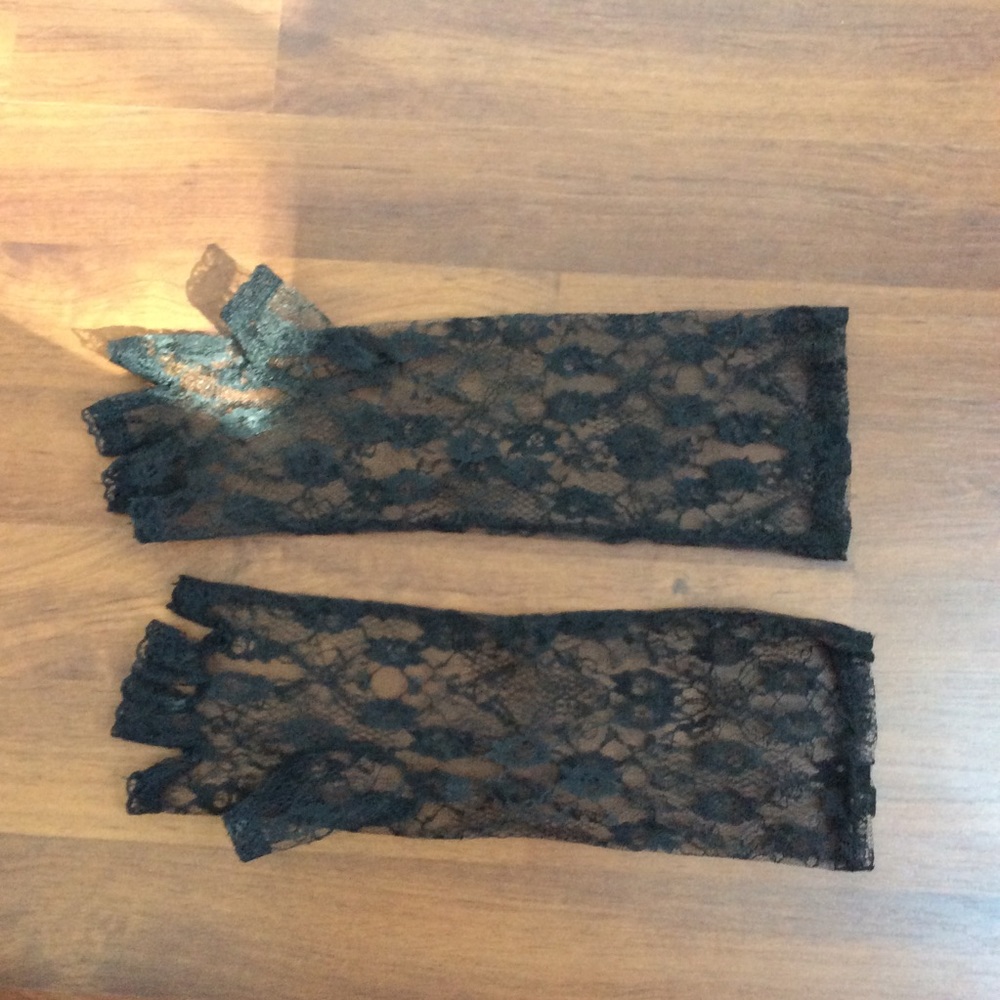 NWOT fingerless black lace long gloves L
